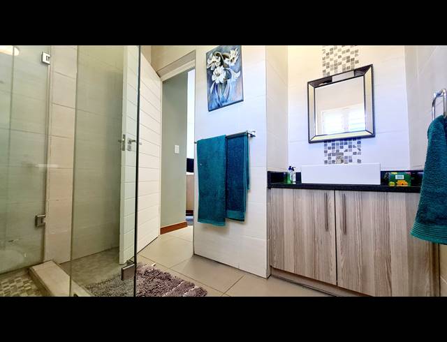 5 BEDROOM HOUSE FOR SALE IN LEEUWFONTEIN ESTATE